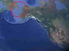 Kart over nordlige Stillehavet og vestkysten på Nord-Amerika med rød strekt rundt Beringstredet mellom Alaska og Russland.